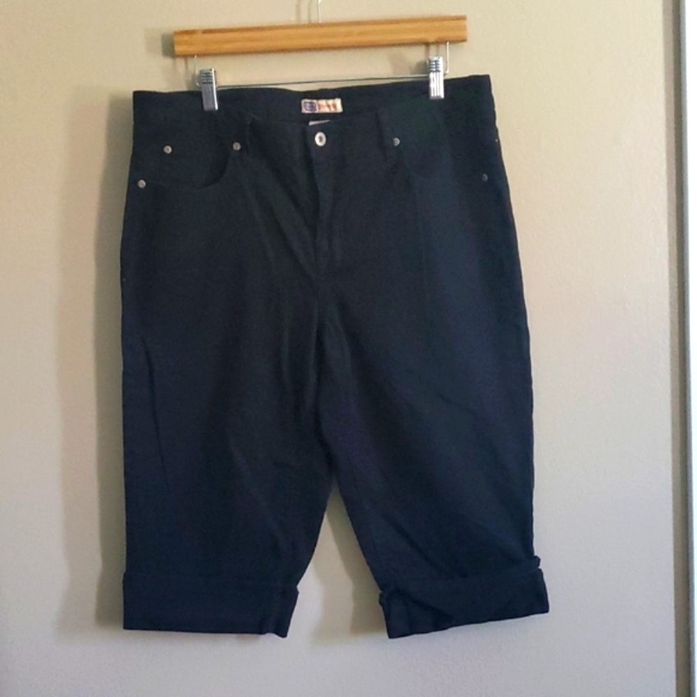 Faded Glory Stretch Black Capri Pants